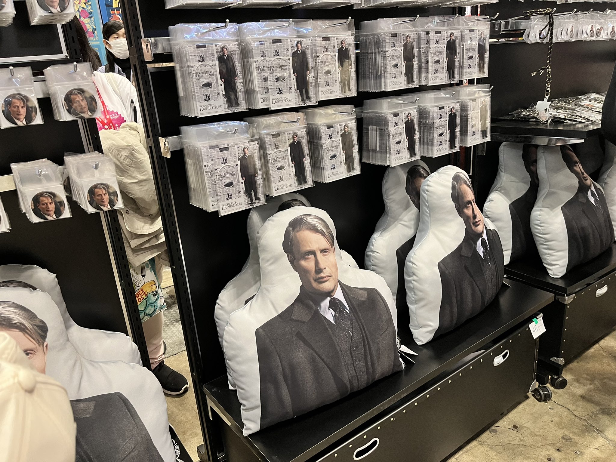 【美品】ファンタスティックビースト　マッツミケルセン大阪コミコングッズ かろ on X: 