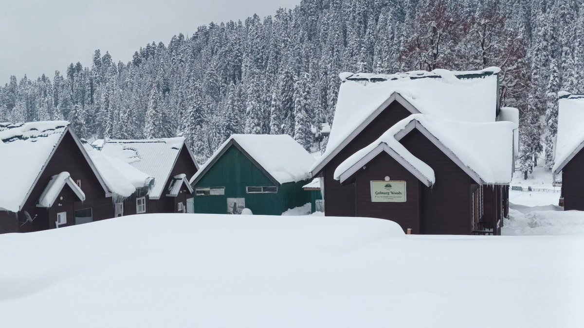 Ashiq97's tweet photo. #gulmarg #gulmarggondala #gulmargkongdori #jktourism #morningclicks #touristdestination #famousskiresort #gdagulmarg #cabelcarcorepration @AnNaqvi_Bukhari https://t.co/oMLbLTrWsh