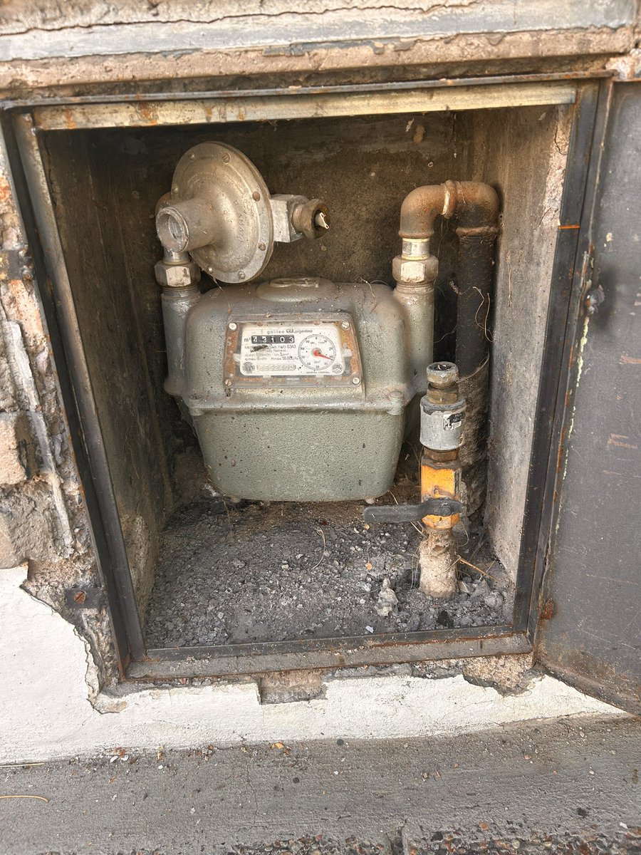 MÁS ROBOS en Laguna Mar Chiquita del Barrio Fuchs. A principio de semana fueron cables, anoche los medidores de gas! Nos han agarrado de punto y nadie de <a href="/MuniGodoyCruz/">Godoy Cruz</a> se hace cargo de la seguridad! Q onda <a href="/diegocostarelli/">Diego Costarelli</a>?  <a href="/MATIPASCUALETTI/">Matias Pascualetti</a> <a href="/radionihuil/">Radio Nihuil</a>  <a href="/Canal9Televida/">Canal 9 Televida</a>