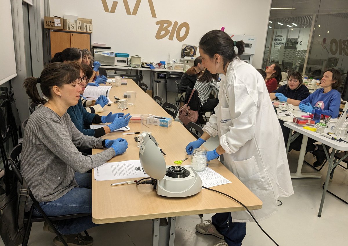 liacesar_etopia's tweet photo. Ayer realizamos en #LIABio la 1° sesión del taller de #Aulia dedicado a la aplicación de técnicas de genética molecular en #cienciaciudadana a través del proyecto #melanogasterctf, con el objetivo de poder llevarlo a las aulas. Con la colaboración de @FECYT_Ciencia y @CienciaGob https://t.co/FKMhpBKKWT