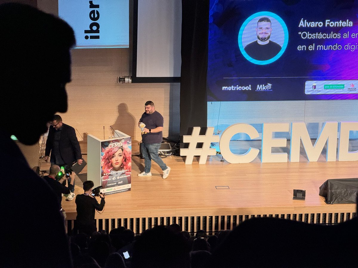 vicampuzano's tweet photo. Y ahora toca el gran Álvaro Fontela de @RaiolaNetworks 🫶🫶 #cemd #cemd2024 https://t.co/uup8mVYFNx