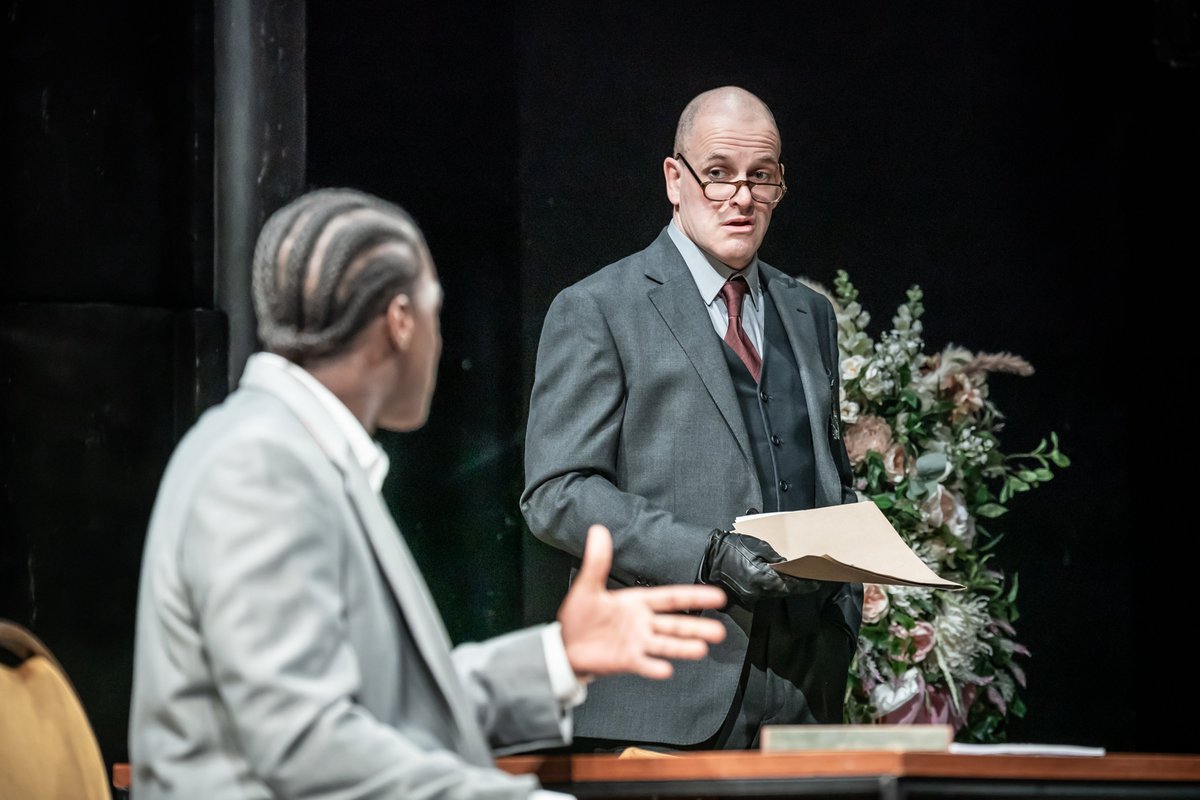 A Mirror review – Trafalgar Theatre ★★★★☆ 'A Mirror doesn’t just feel topical – it feels urgent, it feels necessary.' Jonny Lee Miller stars in the West End transfer of @almeida_theatre's A Mirror at @TrafTheatre Read @Jim_Keaveney's review now: theartsdispatch.com/a-mirror-revie…