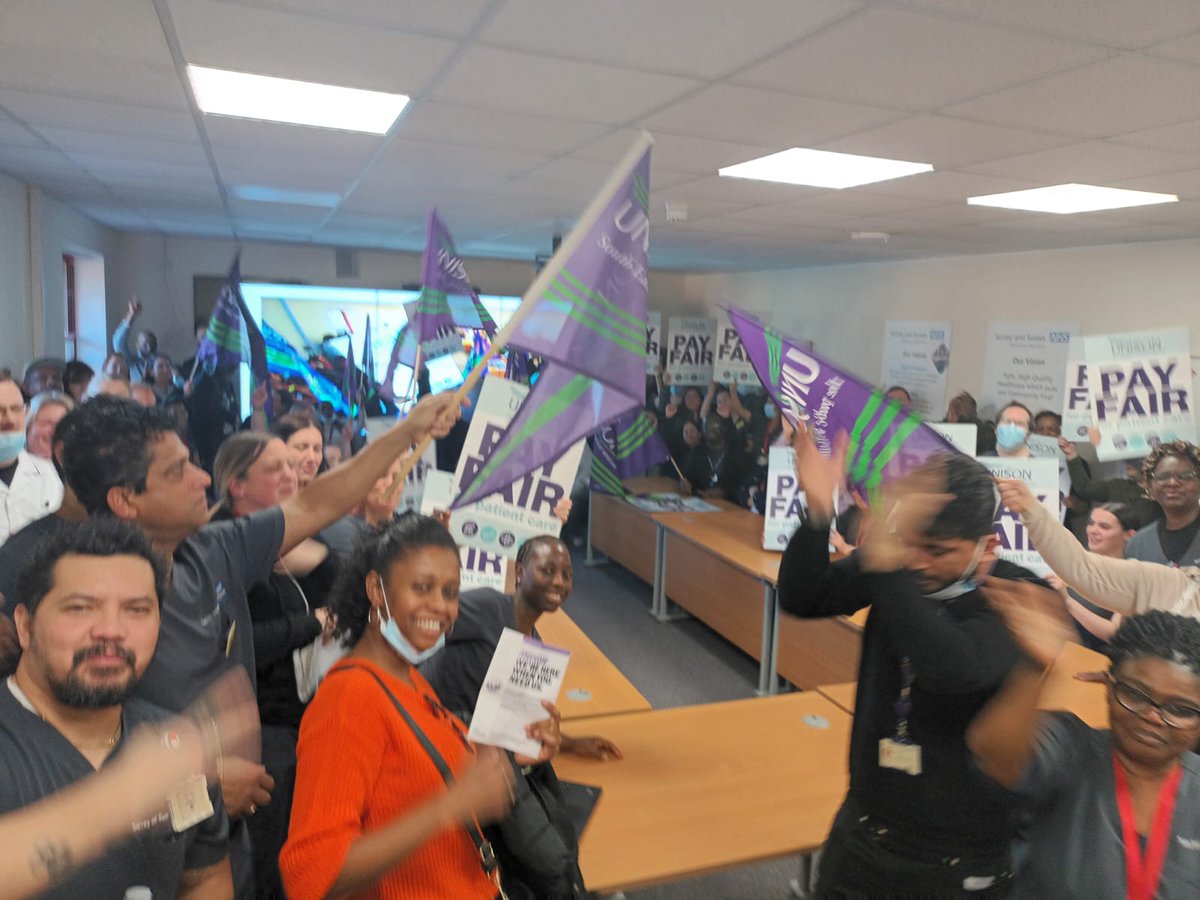 UNISONSE's tweet photo. ✊🏽 This is what building union power looks like!
This week around 90 nursing assistants employed by Surrey and Sussex Healthcare NHS Trust attended a meeting where they won a pledge from their CEO to negotiate, a vital step forward as they #OrganiseToWin! 💥 https://t.co/2FOHM9sRnK