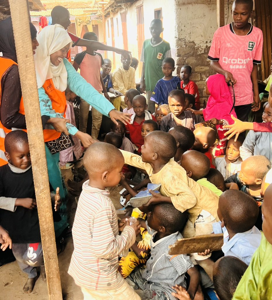 amania_algoni's tweet photo. Chercher à incarner une influence positive dans la vie des enfants est ma mission🤍. Guidant ceux qui me connaissent à suivre des pas positifs et inspirant même ceux qui ne me connaissent pas à cultiver le meilleur d'eux-mêmes. Ensemble, semons les graines d'un avenir radieux. 🌱 https://t.co/nPDr75lPRb