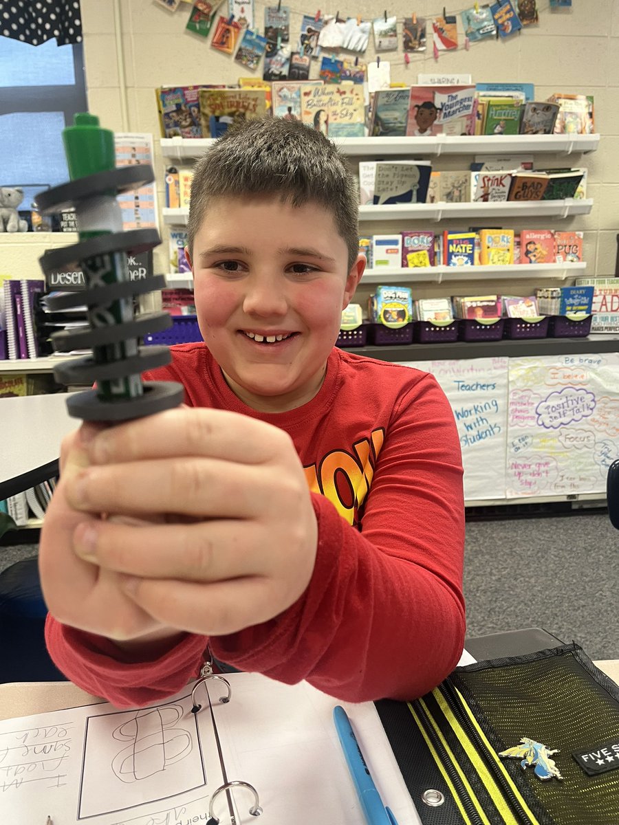SwVr_3rdCoTeach's tweet image. It’s not magic, it’s science! 3rd graders made magnets float by understanding that like poles repel, or push away from each other. 🧲 #WTandMe #ThirdIsTheWord