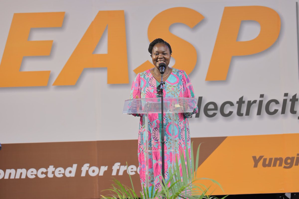 MEMD_Uganda's tweet photo. “The Electricity Access Scale -up Project, structured around grid expansion, financial intermediation, and refugee host community support, underscores our commitment to comprehensive development.” Hon. @NankabirwaRS

#EASPLaunch Electricity for All @UECCC1 https://t.co/Qy64H6tmyY