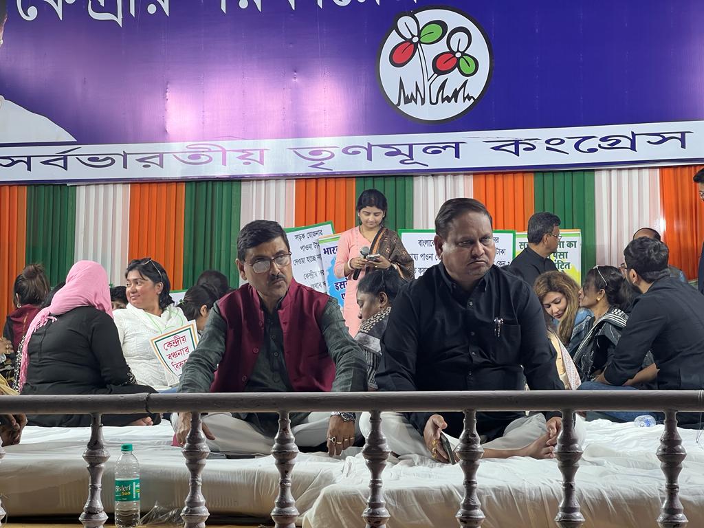 Humayunjup's tweet photo. #দ্বিতীয়_পর্ব
বাংলার ন্যায্য পাওনার দাবিতে ধরনা সমাবেশে | Protest in demand of Bengal’s rightful dues #2

#MGNREGA https://t.co/v8JpqYtVCd