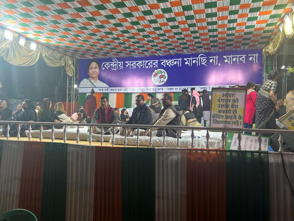 Humayunjup's tweet photo. #দ্বিতীয়_পর্ব
বাংলার ন্যায্য পাওনার দাবিতে ধরনা সমাবেশে | Protest in demand of Bengal’s rightful dues #2

#MGNREGA https://t.co/v8JpqYtVCd