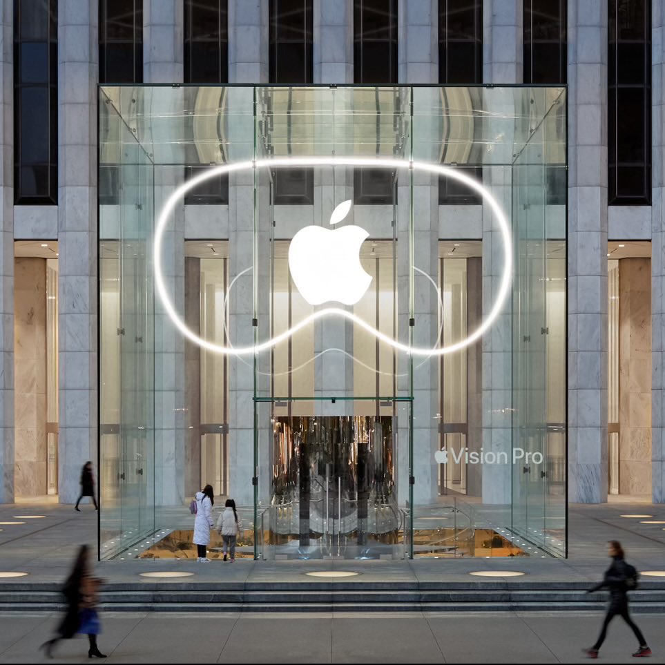 9to5mac's tweet photo. Happy Vision Pro launch day! 🎉🥽 https://t.co/0wZNAzlVIN