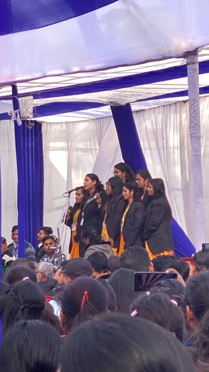 LNMCBMOFFICIAL's tweet photo. What a spectacular show by the students who performed for the annual day in college. You have impressed us with your singing skills and enthusiasm. Keep it up!
#LNMCBMOFFICIAL #LNMCBM #muzaffarpur #annualdayfunction #lnmishra https://t.co/Koish0EPzY