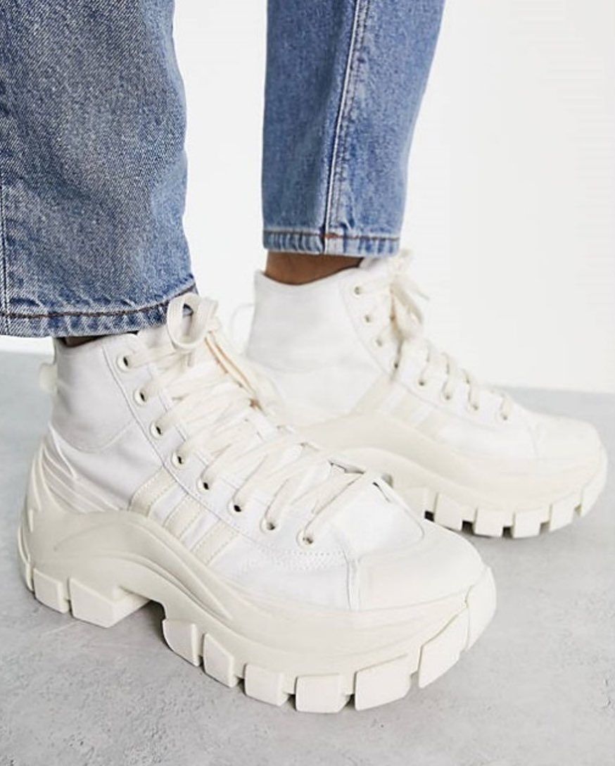 _yuimilk_'s tweet photo. adidasのハイカット厚底スニーカーがめちゃかわで一ヶ月悩んでようやくぽちった👏
ああ本当かわいい…国内だと取扱が全然ないみたいだからbaymaで購入しました💋 https://t.co/K0wEN14GaT