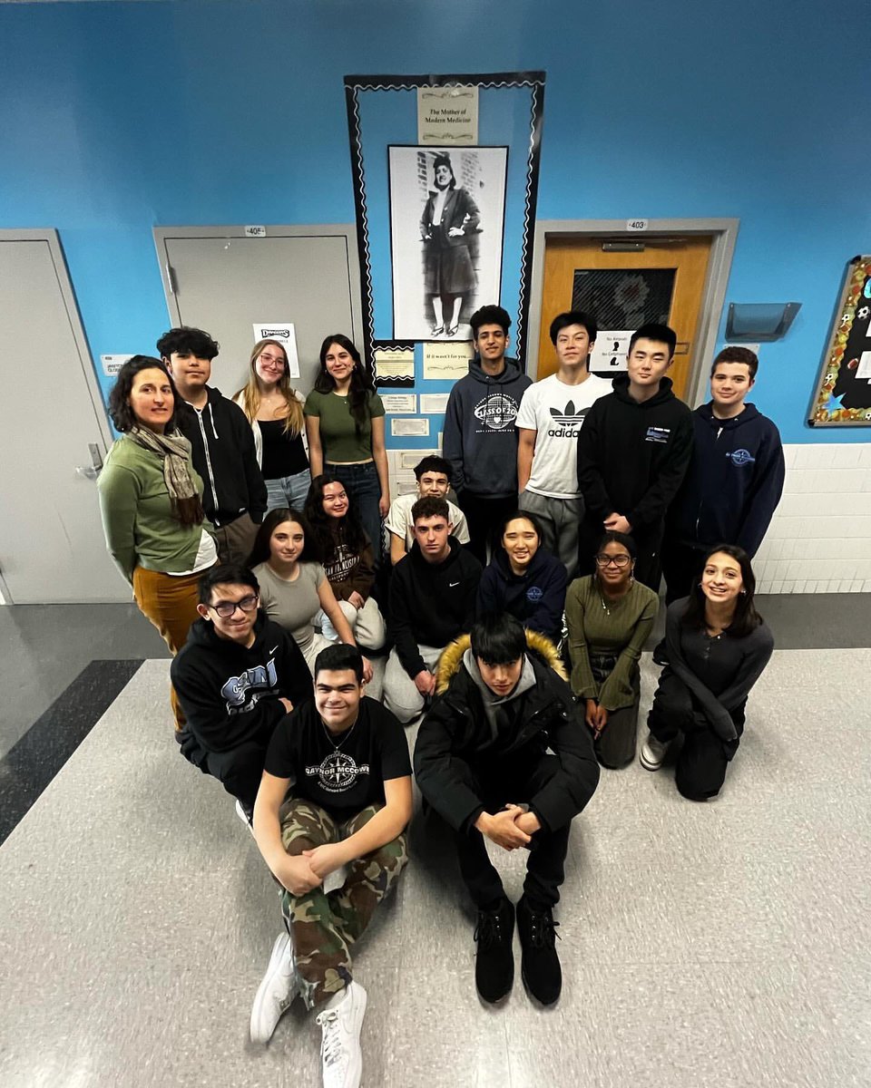CIOBCitywide's tweet photo. February 1st marks Henrietta Lacks Day, celebrating the remarkable contributions she made to medicine. The College Biology class at @GaynorMcCownELS is paying tribute with a special memorial outside of room 403. 🧬🌟 #HenriettaLacksDay #MedicalPioneer #ScienceTribute @NYCSchools https://t.co/03EeoJjqoB