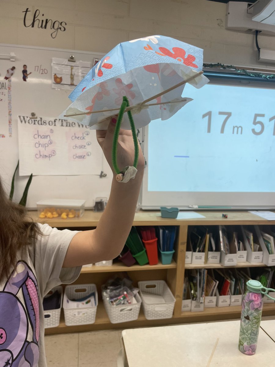 MsGraceGomer's tweet photo. We had lots of fun testing our parachutes and their ability to slow down gravitational force @MaplehurstPS https://t.co/qa4A06tMzz