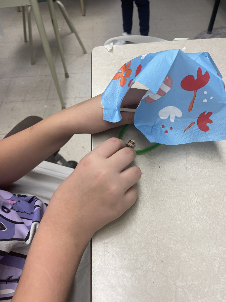 MsGraceGomer's tweet photo. We had lots of fun testing our parachutes and their ability to slow down gravitational force @MaplehurstPS https://t.co/qa4A06tMzz