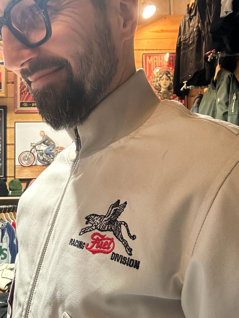 EasyrideRocks's tweet photo. FUEL Racing Division Jacket - retro white bomber jacket. It is cut for a relaxed fit. Limited edition 🤩👍🏻
Outer Shell 100% waxed Cotton

#fuel #fuelbespokemotorcycles #fuelmotorcycles #racingdivision #racingdivisionjacket #easyriderocks #bomberjacket #limitededition https://t.co/d3t0oXUQvs
