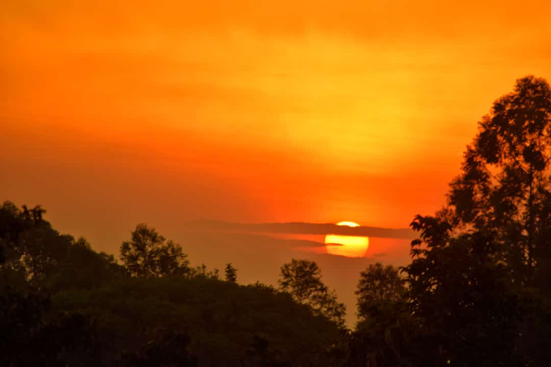 The only thing that gives hope to aperson who had a busy tiresome day is the sunset..but do you know what will make that tiresome day awesome..just tune <a href="/khendofm_kenya/">Khendo FM, Kenya</a>  your fevorite evening show #kumwikhoyo you love your evening <a href="/CALISTUSMAKHAN1/">CALISTUS MAKHANU</a> <a href="/narurucha/">Aggrey Narurucha</a> <a href="/KenWafu63956261/">Ken Wafula</a>