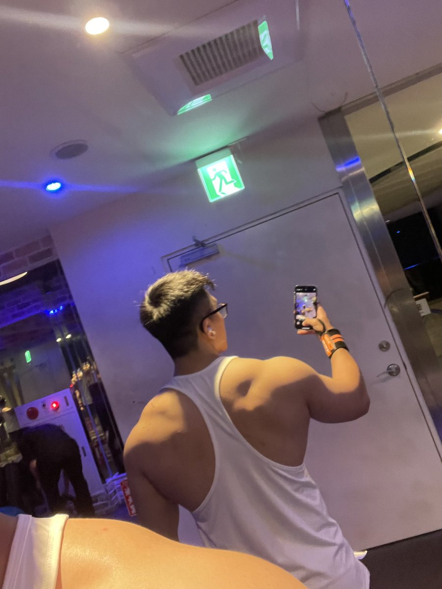 健身房美美的聖光