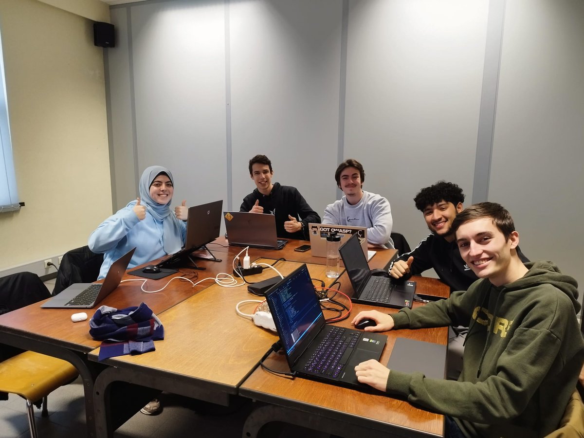Happy Client and Happy Weekend! :) After 3 weeks of hard work, we had our last demo meeting with <a href="/Mediaan/">Mediaan Conclusion</a> and they were really happy with our results!
#thomasmore #itfactory_TM #project4_0 #Team_C1