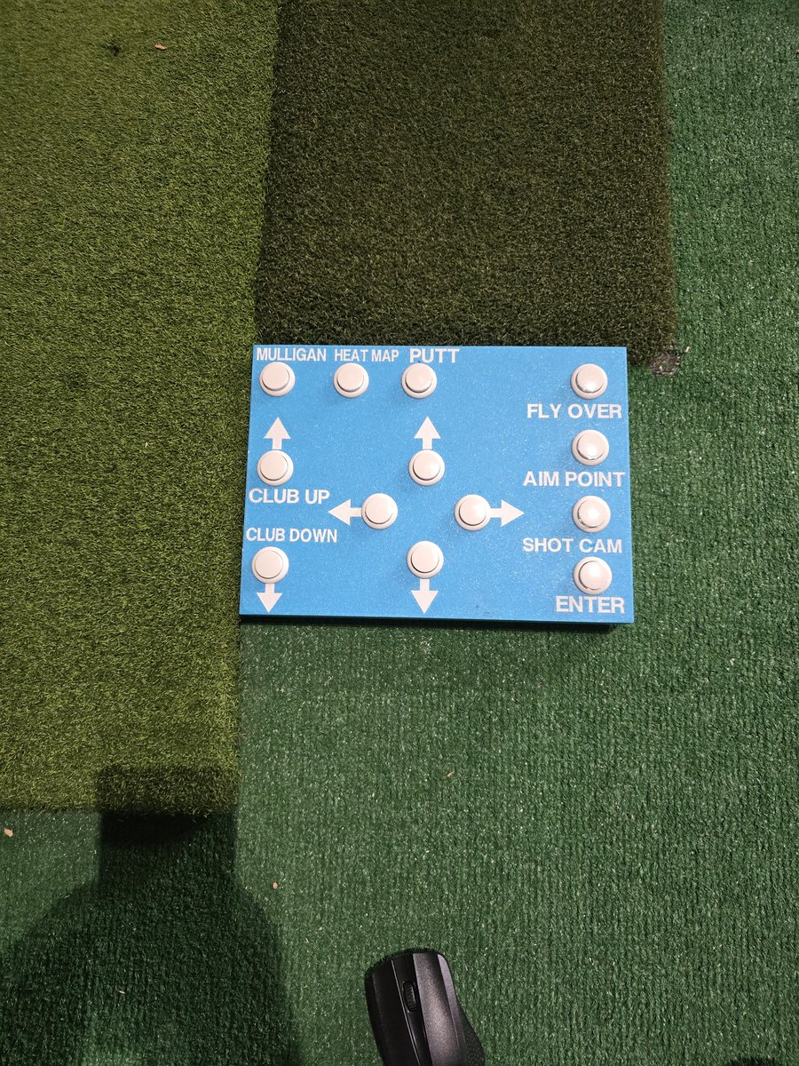 Brucefrommn218's tweet image. New #gspro #contolbox look awesome #skytrak #Golf #garagegolf #indoorgolf #golfer