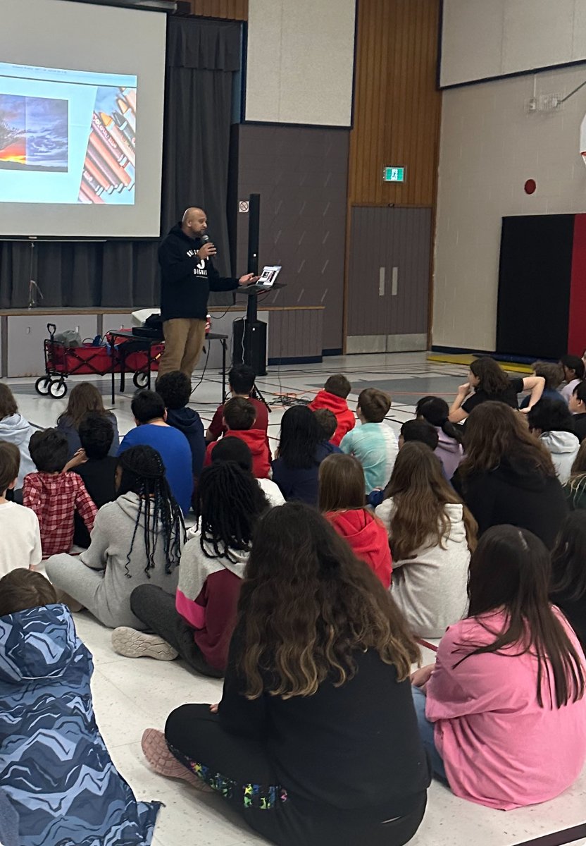 Holy Cross School tweet media