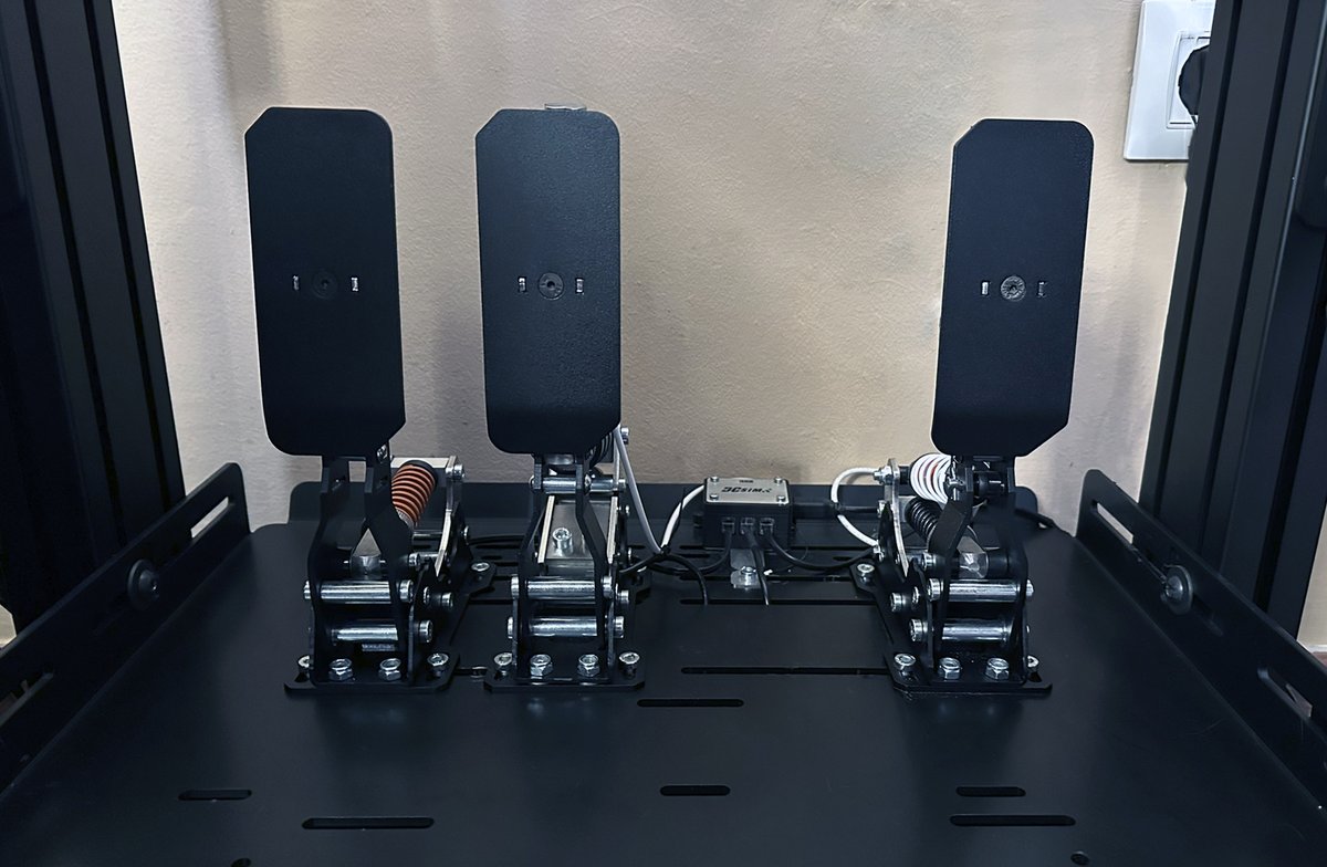 ¡Encantado con mis nuevos DC3RS con kit de vibración! Las sensaciones son increíbles y el soporte de <a href="/dcsimracing/">Dcsimracing</a>, como siempre, espectacular. ¡Gracias por hacer productos de calidad a precios imbatibles!