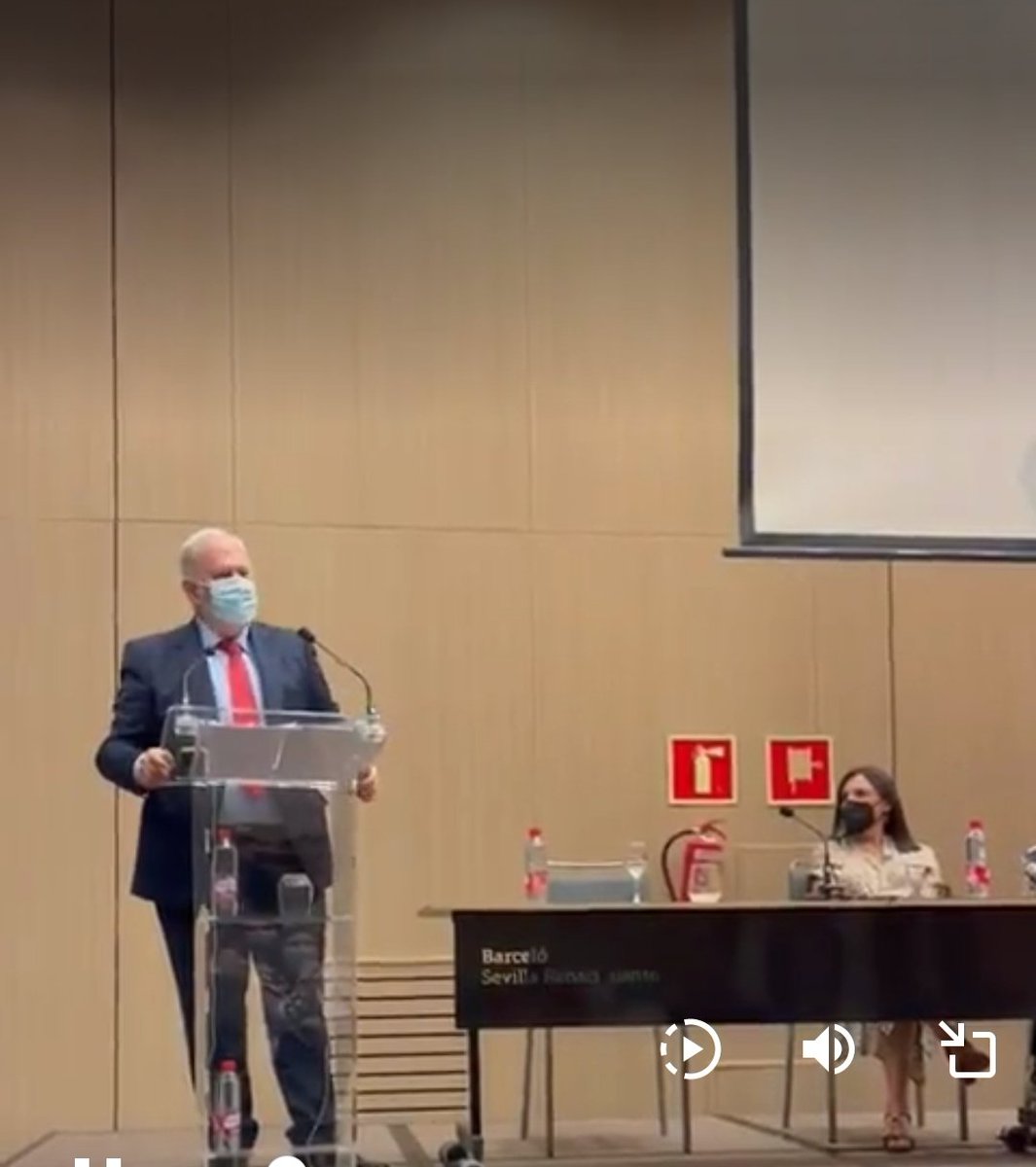 Muchísimas gracias al Dr <a href="/GarnachoJose/">José Garnacho</a> por su dedicación y buen hacer como Director de Unidad de Gestión <a href="/ucimacarena/">UCI H.U.V. Macarena</a> <a href="/HUVMacarena/">Hospital Virgen Macarena</a>.Excelente profesional y persona que tanto nos ha enseñado y tanto nos ha dado en épocas muy difíciles. Mucha suerte  en tu nueva andadura en <a href="/ucihuvr/">UCIHUVR</a>