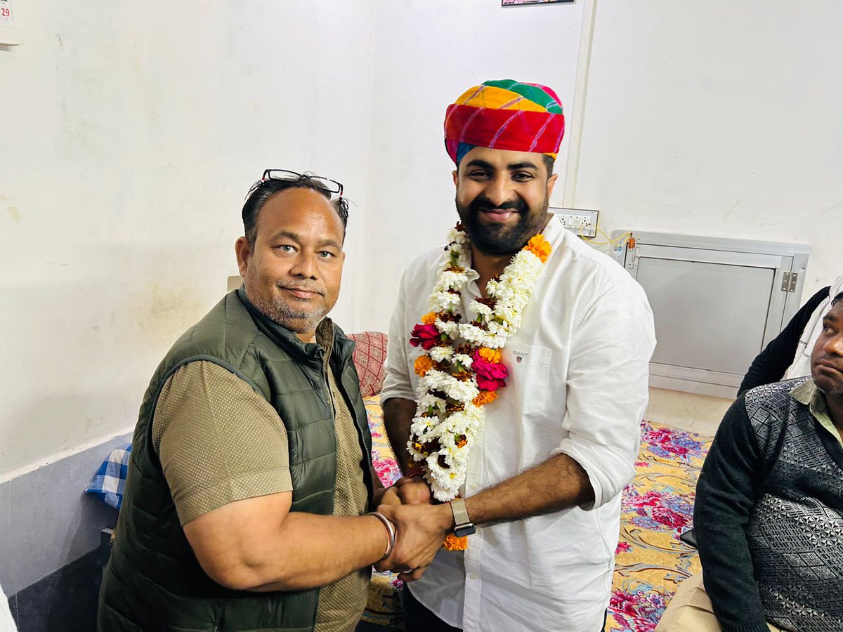 SunilChoudharyO's tweet photo. आज पाली लोकसभा क्षेत्र के सोजत विधानसभा में यासिन भाई के निवास पर वरिष्ठजनो व युवाओं से मुलाकात की।
#PaliLoksabha 
#marwarcity #paliLoksabha #Pali #PaliCity #Election #SunilChoudhary #INC #sunilchoudharyjnvu #marwarjunction #paliLoksabha #Pali #PaliCity #Election #SunilChoudhary #INC #sunilchoudharyjnvu #rahulgandhi #soniagandhi #congress #congressparty #mallikarjunkharge #sunilchoudharyjnvu #sunilchoudharyjnvu
@RahulGandhi
@ashokgehlot51
@Sukhjinder_INC
@GovindDotasra
@Allavaru
@Sukhjinder_INC