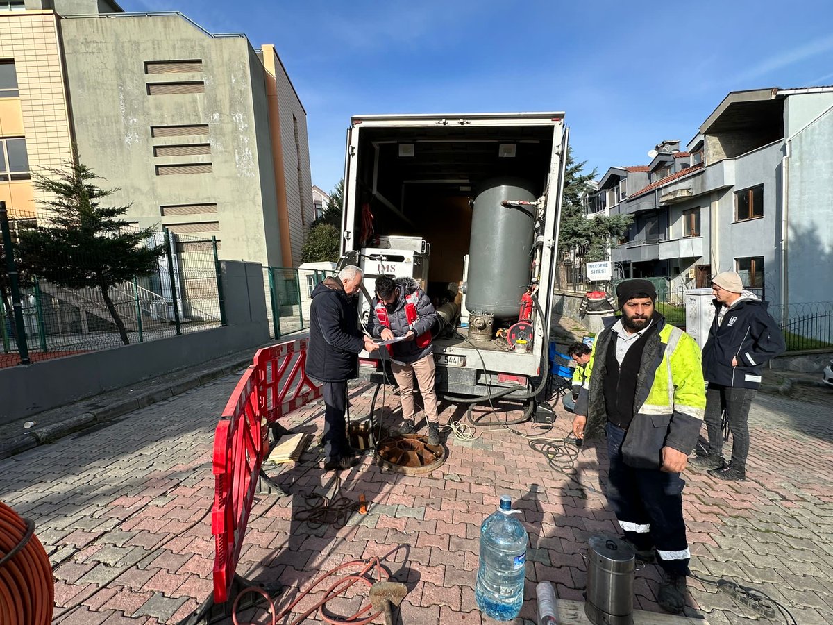 Huseyin_Aydin_1's tweet photo. Bahçeşehir 2. Kısım mahallesi 12. Cadde’de Atıksu hatlarında UV-CIPP teknolojik kaplama yöntemiyle kazmadan hatlarımızı yeniliyoruz.
⁦⁦@SafakBasa⁩ ⁦@vahitdogan_iski⁩ ⁦@salihkeskiner⁩ ⁦@EsraSolak34⁩ https://t.co/H2HFxYgx5i