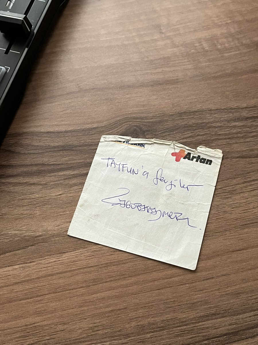 uzumedusen's tweet photo. @Sagopakajmerrap abi be bu kağıt çok eskidi yenileyebilir misin? Not: tarih 2006 konum galeria :) https://t.co/sNNZbI5ILX