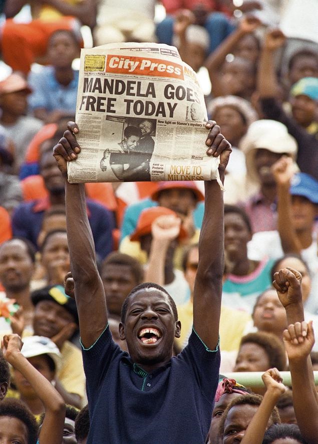 NelsonMandela's tweet photo. #OnThisDay: 2 February 1990

President FW de Klerk announces that the ANC will be unbanned and that Nelson Mandela will be released from prison.

"The opening of Parliament on February 2 1990 set off a momentous journey to a free and just society we can all aspire to." - Mondli Makhanya editor-in-chief of the @City_Press newspaper: https://t.co/Hkos5T9yM5

#NelsonMandela
#ThisDayInHistory
