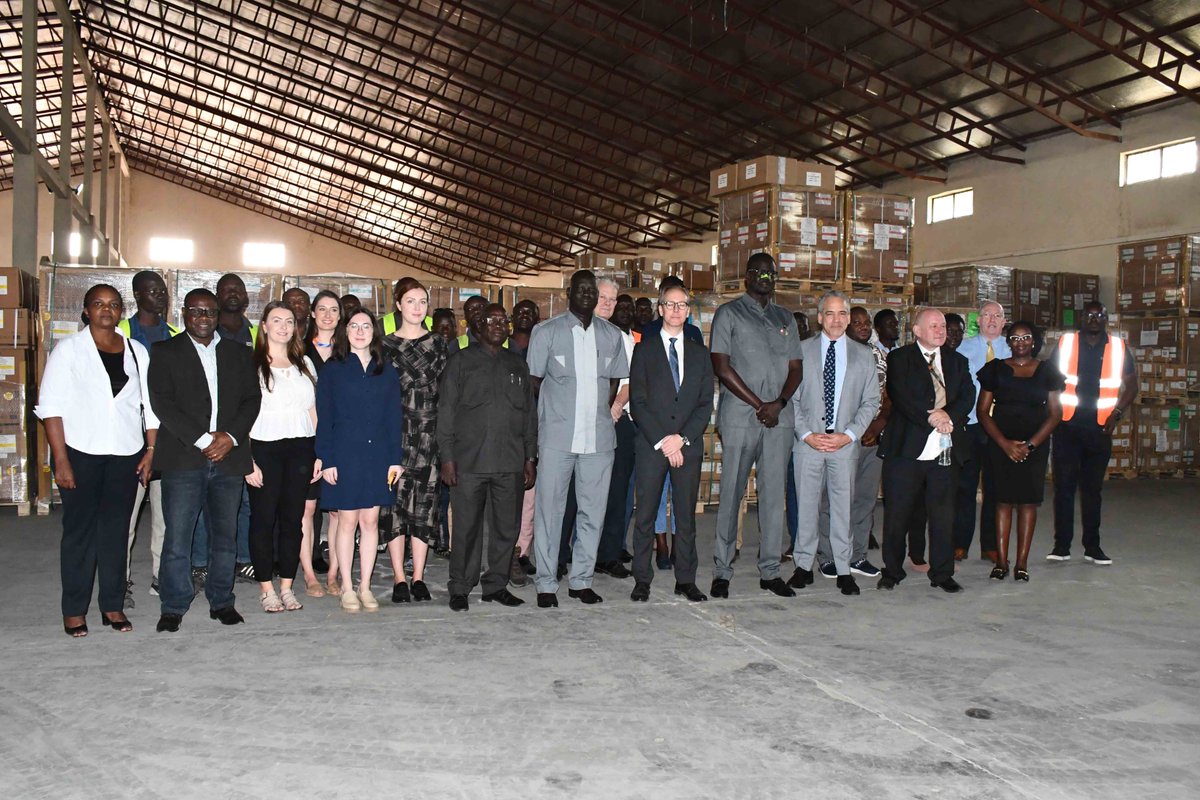 CanSouthSudan's tweet photo. Representatives of the @CanadaDev team in Juba witnessed the dispatch of @HPFSouthSudan’s 22nd and final consignment of medicine. 

Since 2012, this initiative has provided approximately 10,000 tonnes of essential medicines to hundreds of health facilities across South Sudan. https://t.co/5pmkFAqFBj