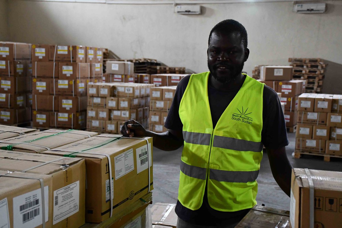 CanSouthSudan's tweet photo. Representatives of the @CanadaDev team in Juba witnessed the dispatch of @HPFSouthSudan’s 22nd and final consignment of medicine. 

Since 2012, this initiative has provided approximately 10,000 tonnes of essential medicines to hundreds of health facilities across South Sudan. https://t.co/5pmkFAqFBj