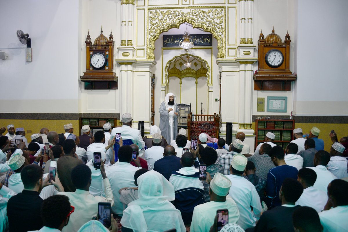 HonAdenDuale's tweet photo. Alhamdullilah! Joined other Muslim leaders and faithful at Jamia masjid to welcome and listen to the Friday khutbah (sermon) and prayers by our brother and renowned Muslim scholar, Mufti Ismail ibn Musa Menk. He is a Muslim scholar and motivational speaker with global recognition.