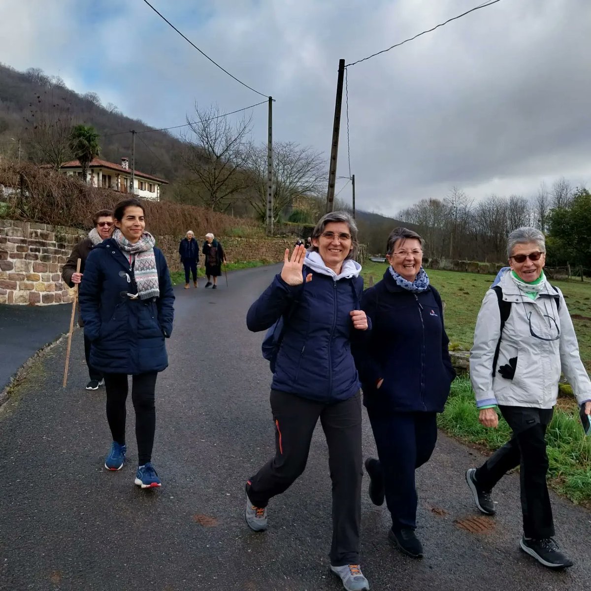 Hijas de la Caridad siempre en camino! 👣 en comunidad de vida fraterna 🫂 en armonía con la naturaleza 🌲🌱 y todo lo creado, que Dios nos regala cada día! ❤🙏