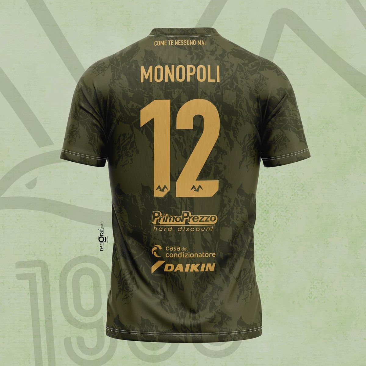 MonopoliCalcio's tweet photo. É lo special kit. Il debutto con l’@usavellino1912_ .
#monopoli #cometenessunomai https://t.co/Y2HK3CiRk6