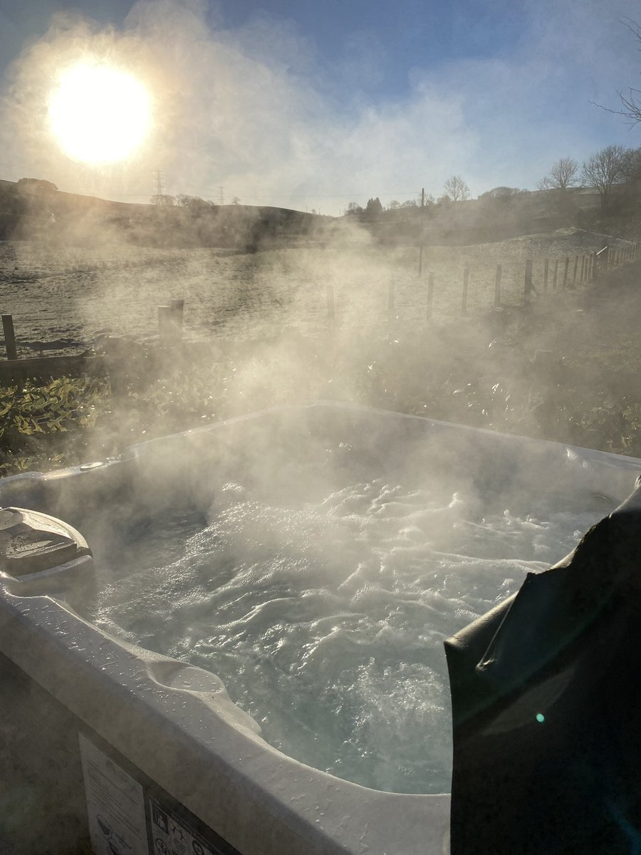 CroftFootPods's tweet photo. 💌Love is in the air at Croft Foot Farm ~ why not treat your loved one to stay in one of our luxury pods this Valentines 💌 #ValentinesDay https://t.co/Q4Zu1V7HAj