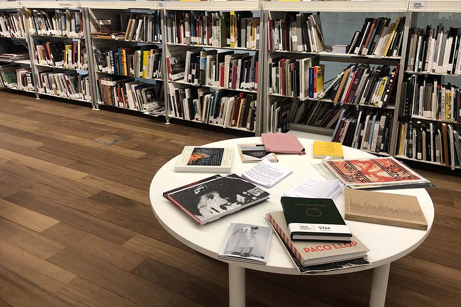 📷 Mañana, 3 de febrero, arrancamos la programación de fotolibro del 2024 con la charla "Imprimir algoritmos" de Jon Uriarte. Consulta lo que hemos preparado hasta junio para sumergirnos en el mundo del fotolibro 👉bit.ly/49m5PyH
#Donostia #VenaVerte