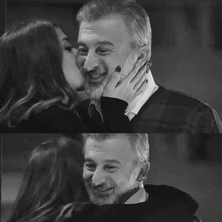 ،
˓❁⸀ ~

يضحك أبـي 
و يموت كُل الحزن بقلبي ❤️
˘ღ