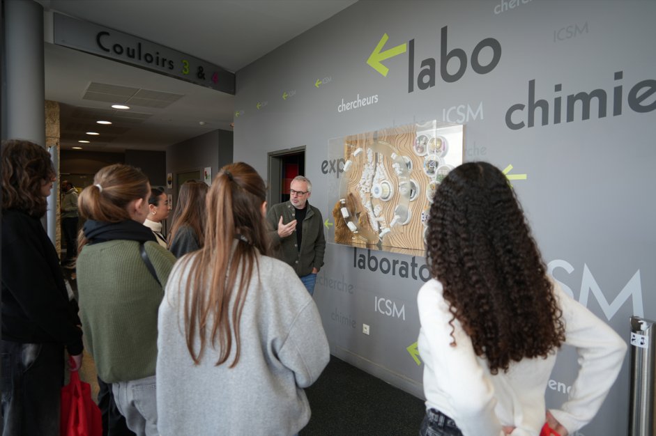 CEAMarcoule's tweet photo. 🧑‍🔬👩‍🔬 #Métiers : 75 lycéens de @VilleneuveLezA et de @VilledAles  ont découvert les laboratoires du @CEA_Officiel à Marcoule pour l'opération "Scientifique toi aussi". Au programme : visites et échanges avec les chercheurs. Il n'y a pas d'âge pour planter la graine de la #science! https://t.co/XOU4JFZo0u