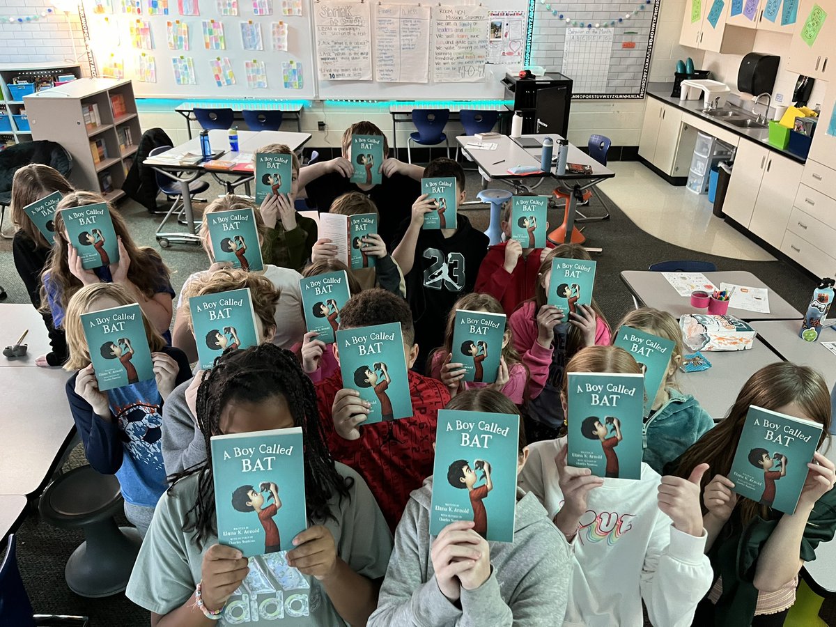 MrsBarringerGL's tweet image. My class is so excited to start reading their new books! Thanks @GLCS_Foundation for helping to make one community one book possible! #GLCSRyan