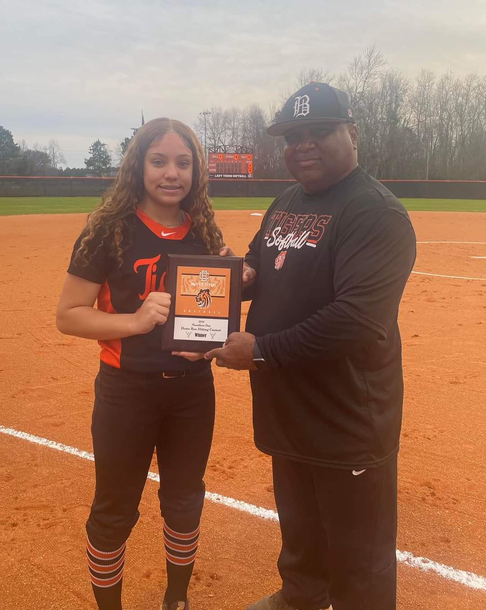 KarsynBarnett's tweet photo. High School Marathon Homerun Hitting Contest winner and top 5 in the fielding competition! Can't wait for the season to start and get my Freshman year underway! #BaldwinCountHigh
#HereUsRoar
#RoadToOxford https://t.co/auadACVb98