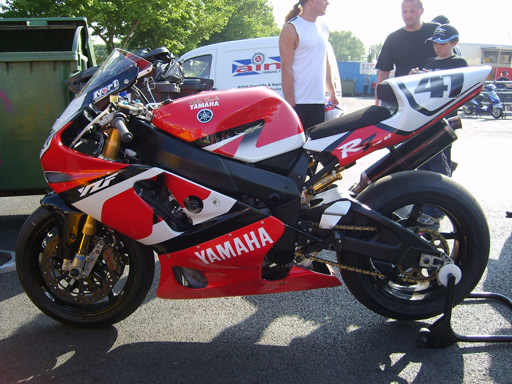 Yamaha yzf750.