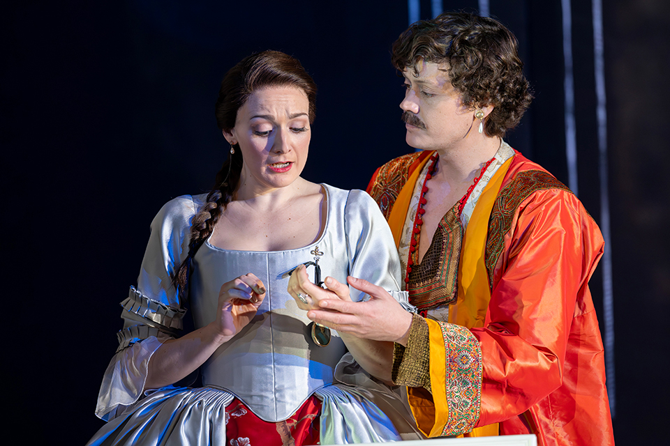 Opera_North's tweet photo. Toi Toi Toi to the #ONCosi team, who open @GrandTheatreLS1 tonight in Tim Albery's classic Enlightenment era production. Who will end up with who? 🤔💕

More photos » https://t.co/H6AFKl1RN4 
📸: @glossophoto https://t.co/0s6hMEYpJQ