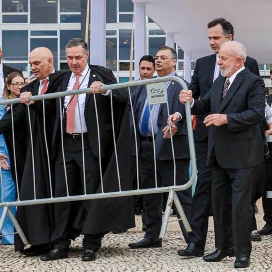 anapaulahenkel's tweet photo. Eu ainda não consegui legendar essa foto para um
amigo que pergunta o que é isso. Aceito sugestões. https://t.co/g3nHKOsVwJ