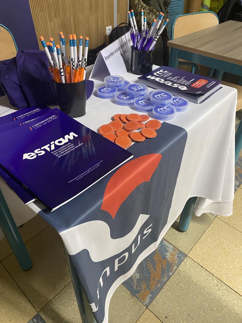 MetzCampus's tweet photo. Estiam Metz Campus était au rendez-vous lors de la Journée Découverte de l’Enseignement Supérieur à l’Institut Notre Dame de la Providence à Thionville le 26 janvier dernier. 📚

#informatique #digital #numérique #cybersecurity #web #development #metz #montignylesmetz #JeanXXIII https://t.co/eNNPe8VgN4