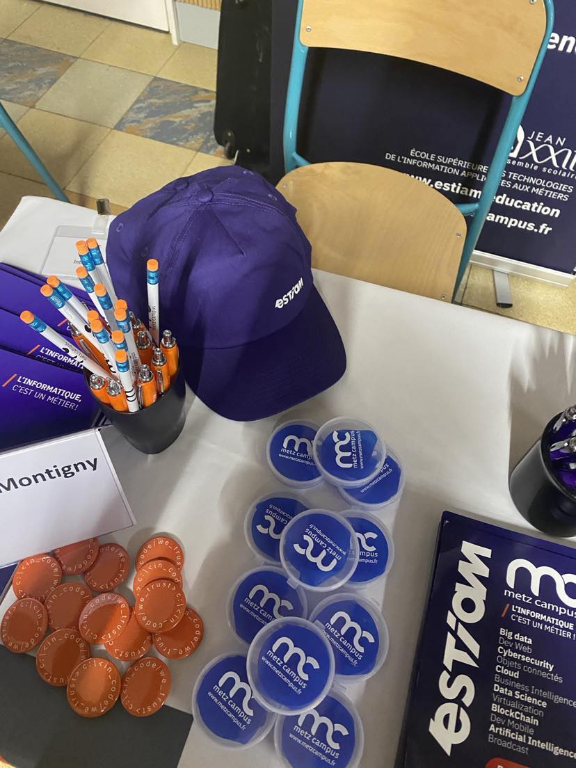 MetzCampus's tweet photo. Estiam Metz Campus était au rendez-vous lors de la Journée Découverte de l’Enseignement Supérieur à l’Institut Notre Dame de la Providence à Thionville le 26 janvier dernier. 📚

#informatique #digital #numérique #cybersecurity #web #development #metz #montignylesmetz #JeanXXIII https://t.co/eNNPe8VgN4