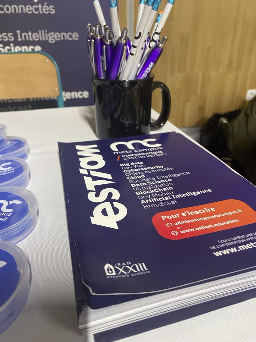 MetzCampus's tweet photo. Estiam Metz Campus était au rendez-vous lors de la Journée Découverte de l’Enseignement Supérieur à l’Institut Notre Dame de la Providence à Thionville le 26 janvier dernier. 📚

#informatique #digital #numérique #cybersecurity #web #development #metz #montignylesmetz #JeanXXIII https://t.co/eNNPe8VgN4