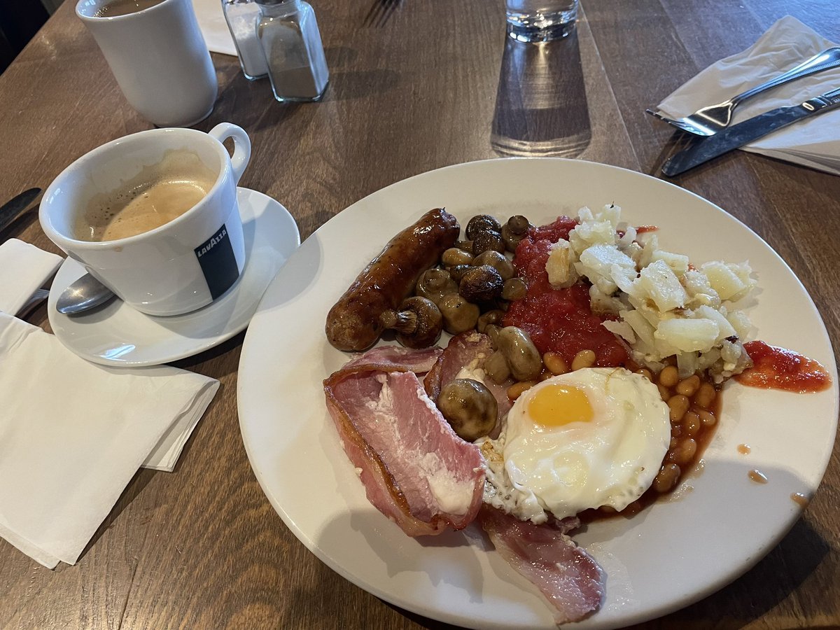 JodieHamson's tweet photo. @holmz1980 @The_Rovers_Ram Oosh that is much nicer than my Toby carvery breakfast this morning in https://t.co/JpQV2cImp6