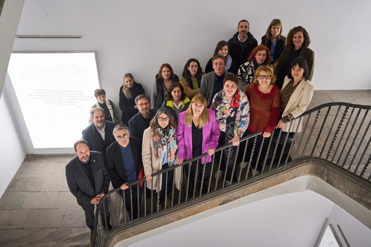 DiputacioGirona's tweet photo. 📍Reunió de la #MancomunitatCultural, integrada per representants del món local. Hi assisteix la diputada d'Educació de la #DdGi, Mònica Alcalà

👀🖥️El treball col·laboratiu permetrà posar en marxa un nou cercador que agruparà totes les subvencions culturals en l'àmbit català https://t.co/9fChDWkjQf