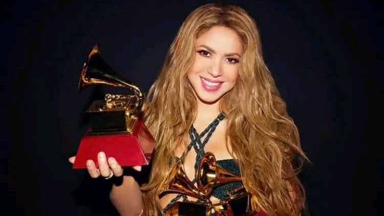 NewsForShakira's tweet photo. Happy birthday to the Best-selling latin female artist, Greatest female performer, Greatest latin artist in history and 19x Grammy winner, Shakira.

We love you @shakira🤍 https://t.co/6JTCfmnIz7